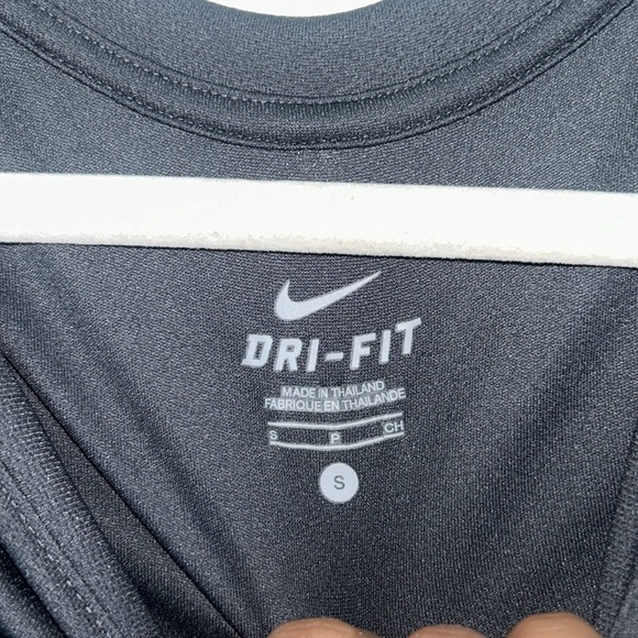 Gently used men’s dry fit size small T - Picture 5 of 7